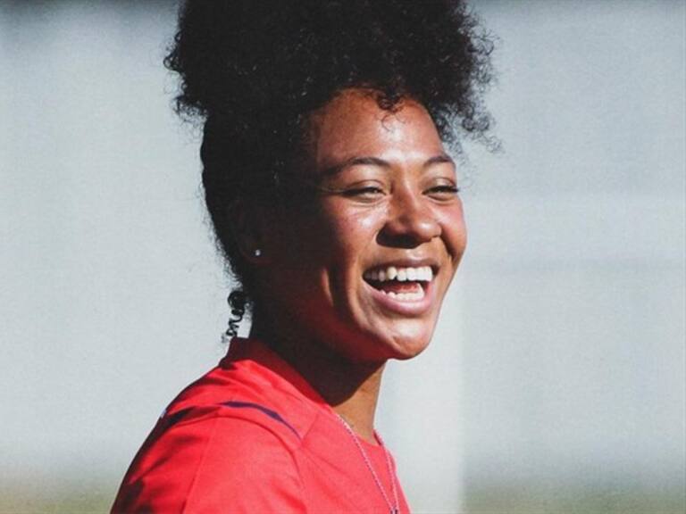 Leslie Ramírez fue presentada como nueva jugadora de Chivas. Foto: twitter